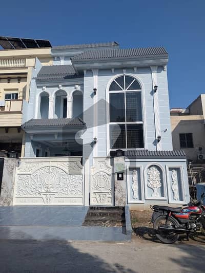 سٹی ہاؤسنگ سوسائٹی گوجرانوالہ میں 4 کمروں کا 5 مرلہ مکان 2.25 کروڑ میں برائے فروخت۔
