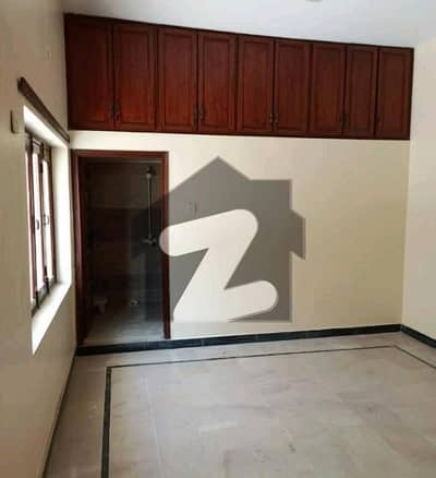 پی ای سی ایچ ایس بلاک 2 پی ای سی ایچ ایس,جمشید ٹاؤن,کراچی میں 3 کمروں کا 16 مرلہ بالائی پورشن 1.4 لاکھ میں کرایہ پر دستیاب ہے۔