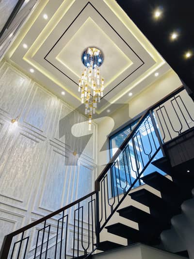 رائل آرچرڈ - بلاک ای رائل آرچرڈ,ملتان پبلک سکول روڈ,ملتان میں 7 کمروں کا 10 مرلہ مکان 3.8 کروڑ میں برائے فروخت۔