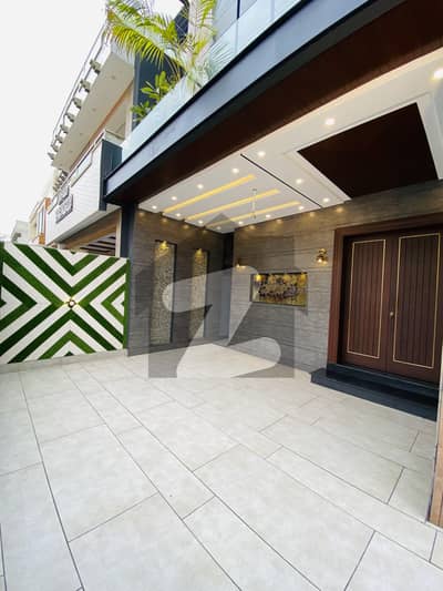 رائل آرچرڈ - بلاک ای رائل آرچرڈ,ملتان پبلک سکول روڈ,ملتان میں 7 کمروں کا 10 مرلہ مکان 3.8 کروڑ میں برائے فروخت۔