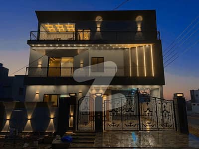 بش ایگزیکٹو ولاز ملتان میں 6 کمروں کا 11 مرلہ مکان 3.8 کروڑ میں برائے فروخت۔