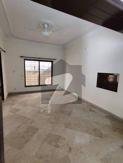 ڈی ایچ اے ڈیفینس فیز 2 ڈی ایچ اے ڈیفینس,اسلام آباد میں 5 کمروں کا 1 کنال مکان 7.5 کروڑ میں برائے فروخت۔ ڈی ایچ اے ڈیفینس فیز 2 ڈی ایچ اے ڈیفینس,اسلام آباد میں 5 کمروں کا 1 کنال مکان 7.5 کروڑ میں برائے فروخت۔