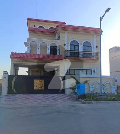 ڈی ایچ اے ڈیفنس ۔ سیکٹر سی ڈی ایچ اے ڈیفینس,بہاولپور میں 4 کمروں کا 10 مرلہ مکان 3.25 کروڑ میں برائے فروخت۔