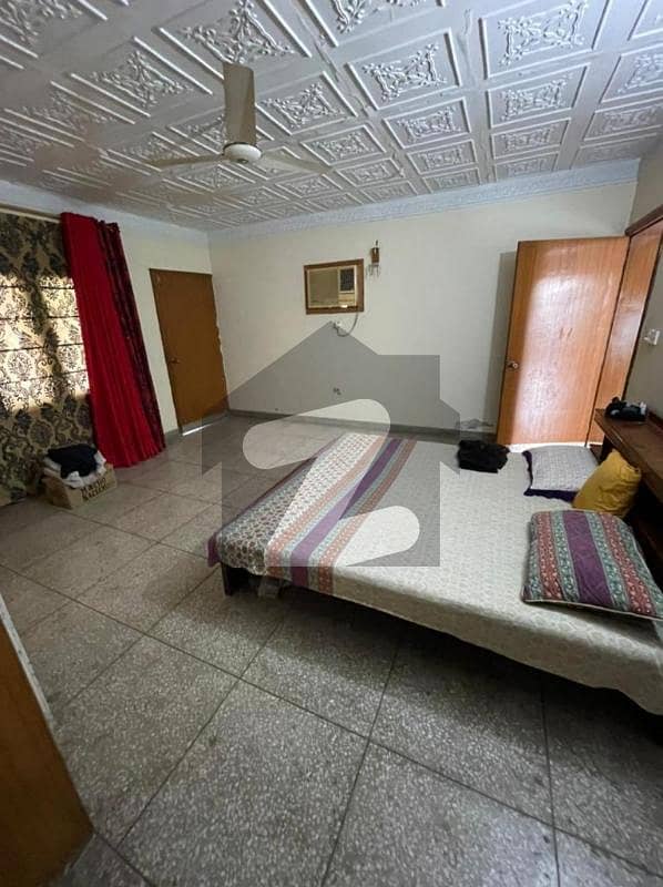F-6 HOUSE FOR SALE AT PRIME LOCATION F-6 HOUSE FOR SALE AT PRIME LOCATION