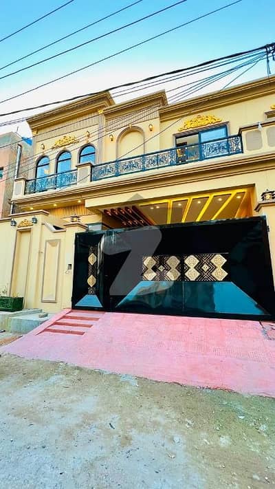 بوسان روڈ ملتان میں 5 کمروں کا 6 مرلہ مکان 1.7 کروڑ میں برائے فروخت۔
