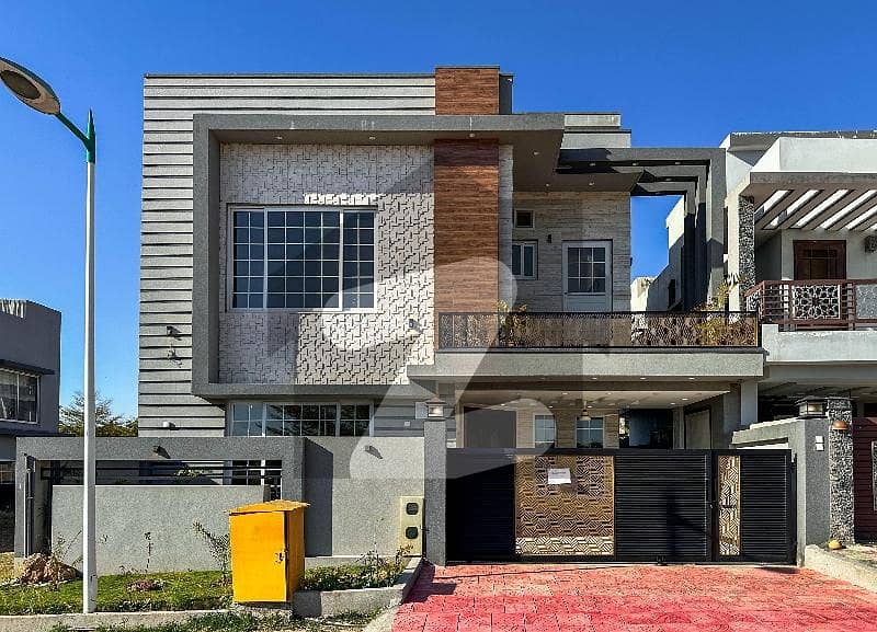 10 Marla Luxury Designer House For Sale 10 Marla Luxury Designer House For Sale
