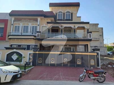 میڈیا ٹاؤن راولپنڈی میں 6 کمروں کا 12 مرلہ مکان 6.25 کروڑ میں برائے فروخت۔