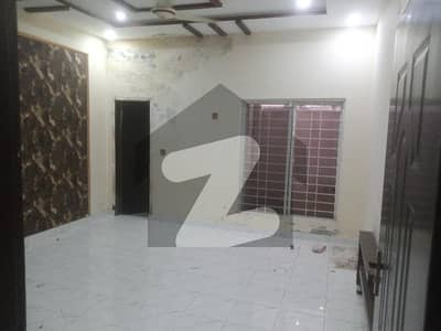 An independent 1.5 storey house for rent in high court ph 2