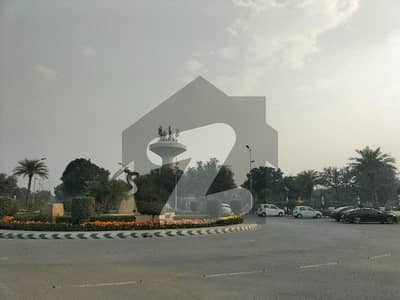 سکھ چین گارڈنز لاہور میں 1 کنال رہائشی پلاٹ 3.5 کروڑ میں برائے فروخت۔
