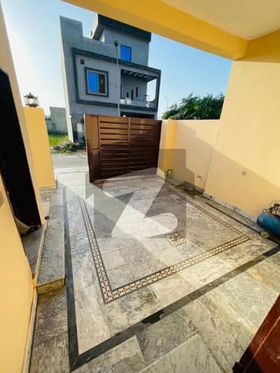 لاہور موٹر وے سٹی ۔ بلاک ٹی پرائم لاھور موٹروے سٹی,لاہور میں 5 کمروں کا 7 مرلہ مکان 1.35 کروڑ میں برائے فروخت۔