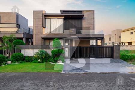1 Kanal Modern Design Luxurious Bungalow Near Dolmen Mall & KFC Available For Sale 1 Kanal Modern Design Luxurious Bungalow Near Dolmen Mall & KFC Available For Sale