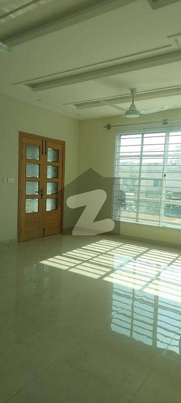 UPPER PORTION AVAILABLE FOR RENT IN BANIGALA