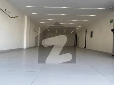 ڈی ایچ اے فیز 8 - کمرشل براڈوے ڈی ایچ اے فیز 8,ڈیفنس (ڈی ایچ اے),لاہور میں 8 مرلہ دفتر 81.0 ہزار میں کرایہ پر دستیاب ہے۔