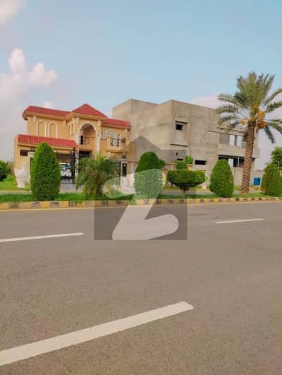 05 Marla Corner Plot Good Location Near Park Developed Area