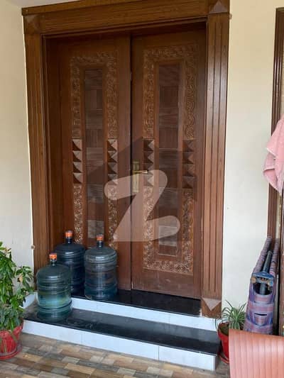 10 Marla Slightly Used Owner Build House With (Gass Meter installed) Near Mosque, Park, And Commercial Area In Central park Lahore. 10 Marla Slightly Used Owner Build House With (Gass Meter installed) Near Mosque, Park, And Commercial Area In Central park Lahore.