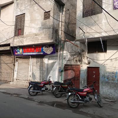 اچھرہ لاہور میں 11 کمروں کا 7 مرلہ مکان 3.25 کروڑ میں برائے فروخت۔