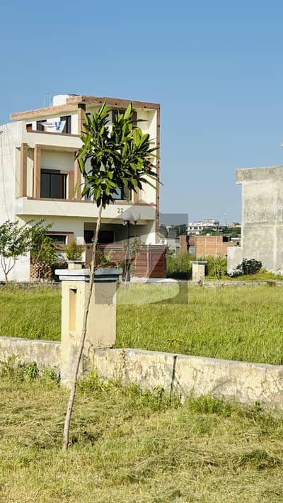 سی بی آر ٹاؤن فیز 1 ۔ ایگزیکٹو بلاک سی بی آر ٹاؤن فیز 1,سی بی آر ٹاؤن,اسلام آباد میں 5 مرلہ رہائشی پلاٹ 25.5 لاکھ میں برائے فروخت۔