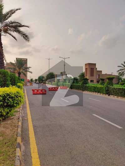 7.62 Marla (Corner & Facing Park) 60 feet Road Plot Prime Location LDA Approved