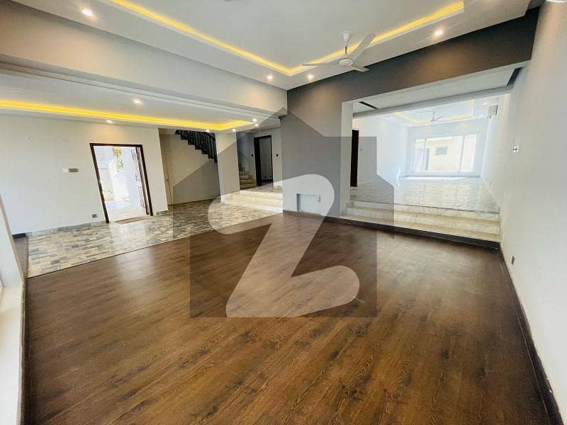 ایف ۔ 6 اسلام آباد میں 5 کمروں کا 2 کنال مکان 8.0 لاکھ میں کرایہ پر دستیاب ہے۔