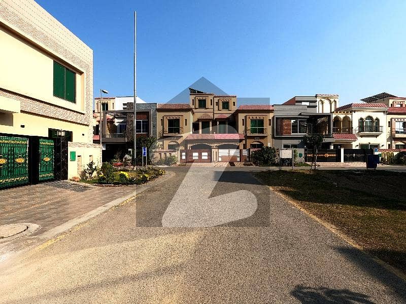 Prime Location House For sale In Lahore Bahria Nasheman - Iris, Bahria ...