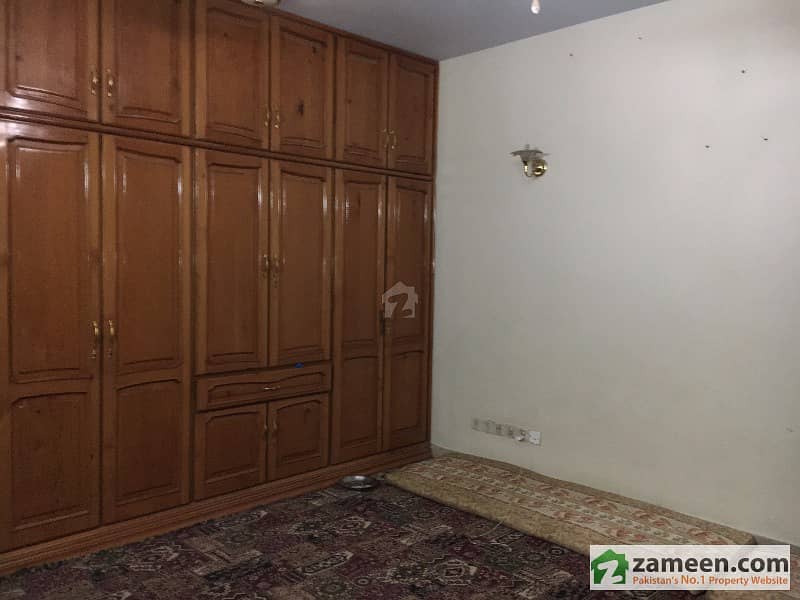 240 Sq. yd Corner House Available For Sale