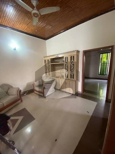 پی سی ایس آئی آر ہاؤسنگ سکیم فیز 2 پی سی ایس آئی آر ہاؤسنگ سکیم,لاہور میں 2 کمروں کا 10 مرلہ زیریں پورشن 80.0 ہزار میں کرایہ پر دستیاب ہے۔