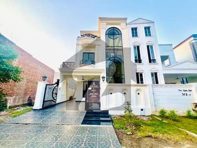 Elegant 10 Marla House For Sale: Luxury Living Awaits!