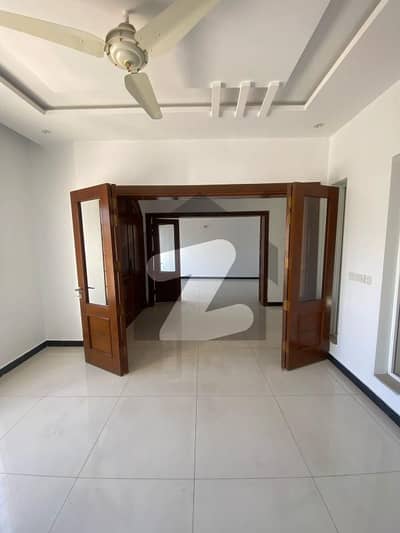 Beautiful Triple Story House For Rent Liken Brand New