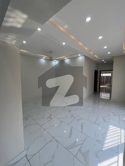 15 MARLA BRAND NEW 5 BEDROOM HOUSE AVAILABLE FOR RENT ( NEAR TO PARK & MARKET KFC MACDONALD )