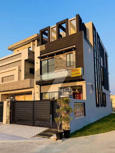 4.5 Marla Corner Triple Storey House