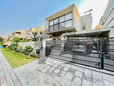 1 Kanal Slightly Used Designer House Up For Sale. 1 Kanal Slightly Used Designer House Up For Sale.