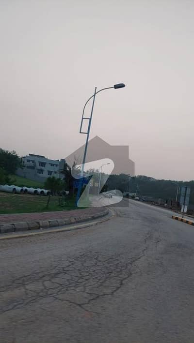 ڈی ایچ اے فیز 3 ۔ بلاک بی ڈی ایچ اے ڈیفینس فیز 3,ڈی ایچ اے ڈیفینس,اسلام آباد میں 1 کنال رہائشی پلاٹ 2.4 کروڑ میں برائے فروخت۔