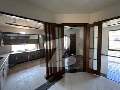 واپڈا ٹاؤن فیز 1 - بلاک جے3 واپڈا ٹاؤن فیز 1,واپڈا ٹاؤن,لاہور میں 5 کمروں کا 10 مرلہ مکان 5.35 کروڑ میں برائے فروخت۔