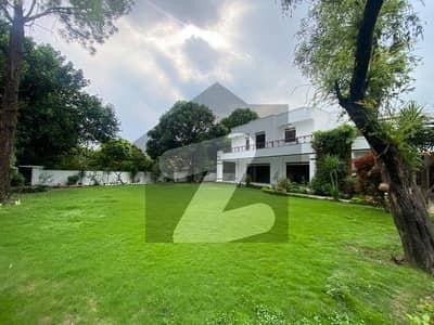 F-6 Big Green Garden Luxurious House Available For Rent