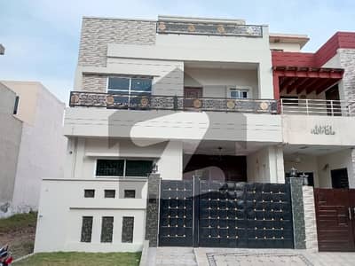 سٹی ہاؤسنگ سوسائٹی گوجرانوالہ میں 4 کمروں کا 5 مرلہ مکان 2.1 کروڑ میں برائے فروخت۔