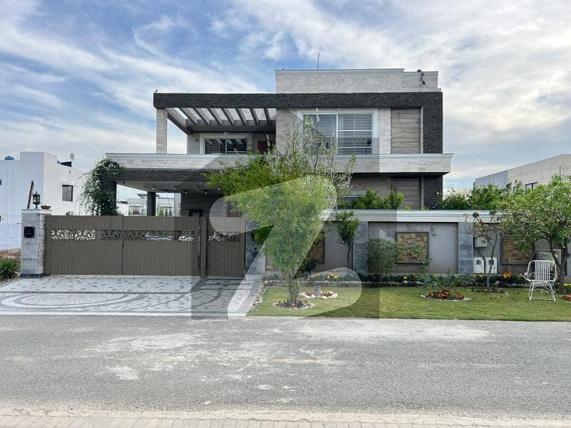 1 Kanal Park-Facing House For Sale Near Main Boulevard Slightly Used 1 Kanal Park-Facing House For Sale Near Main Boulevard Slightly Used