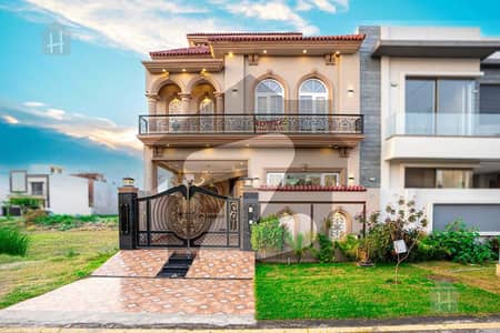 ڈی ایچ اے 9 ٹاؤن ڈیفنس (ڈی ایچ اے),لاہور میں 3 کمروں کا 5 مرلہ مکان 2.15 کروڑ میں برائے فروخت۔