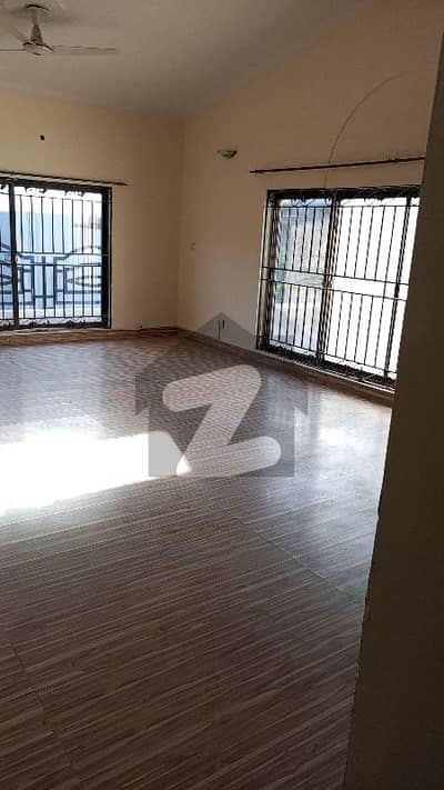 F-10 F11 2Kanal 4 Bed Room Upper Portion Dd Tv Servant Separate Gate