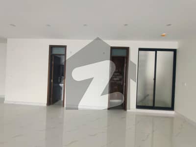 ڈی ایچ اے فیز 3 ڈیفنس (ڈی ایچ اے),لاہور میں 8 مرلہ دفتر 1.4 لاکھ میں کرایہ پر دستیاب ہے۔