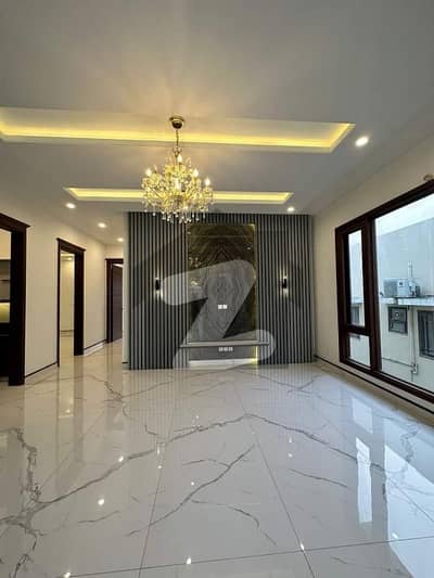 ڈی ایچ اے فیز 8 ڈی ایچ اے ڈیفینس,کراچی میں 6 کمروں کا 1 کنال مکان 21.0 کروڑ میں برائے فروخت۔