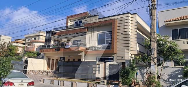 سوان گارڈن ۔ بلاک بی سوان گارڈن,اسلام آباد میں 9 کمروں کا 1 کنال مکان 7.25 کروڑ میں برائے فروخت۔