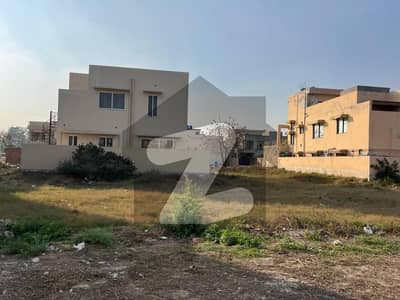 Next To Corner Plot Very Near To Park Easy Approach