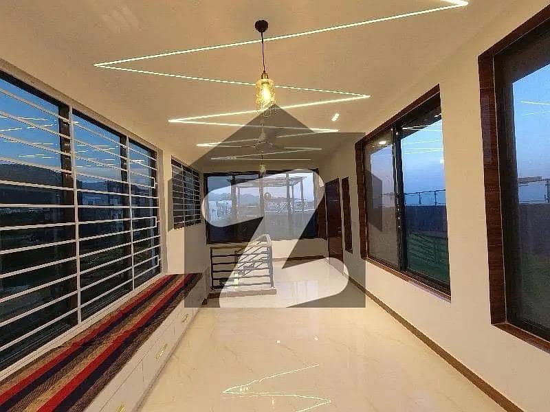 10 Marla Triple Storey House For Sale 10 Marla Triple Storey House For Sale