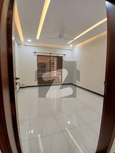 Luxurious 3-Bedroom Flat In Tower 4, DHA 5