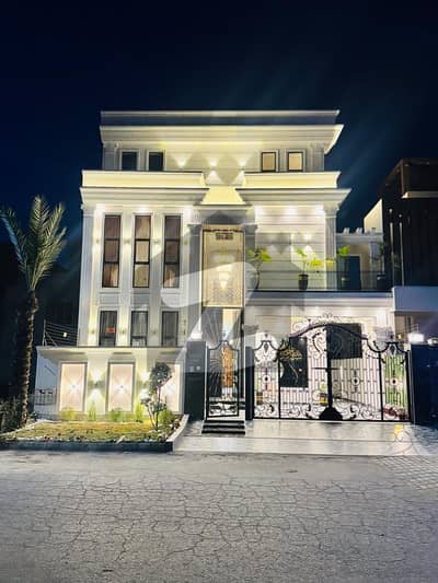Neo-Classic Design 10 Marla White House Double Height For Sale