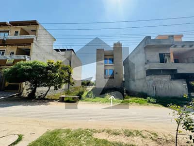 5 Marla Plot For Sale Surrounded By Houses, Easy Access From Main Boulevard