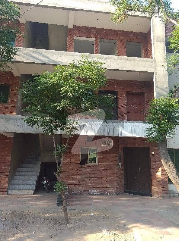 داؤد ریذیڈنسی ہاؤسنگ سکیم ڈیفینس روڈ,لاہور میں 1 کمرے کا 2 مرلہ فلیٹ 36.0 لاکھ میں برائے فروخت۔ داؤد ریذیڈنسی ہاؤسنگ سکیم ڈیفینس روڈ,لاہور میں 1 کمرے کا 2 مرلہ فلیٹ 36.0 لاکھ میں برائے فروخت۔