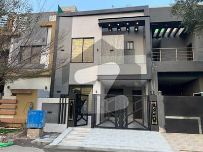 لیک سٹی - سیکٹر ایم-7بی لیک سٹی,رائیونڈ روڈ,لاہور میں 4 کمروں کا 5 مرلہ مکان 2.65 کروڑ میں برائے فروخت۔