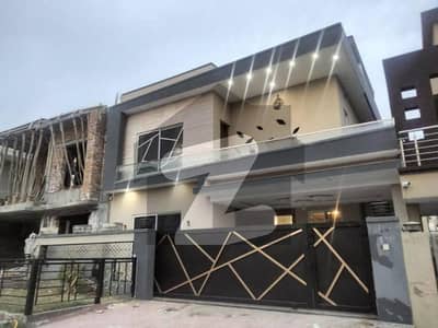 بحریہ ٹاؤن فیز 8 بحریہ ٹاؤن راولپنڈی,راولپنڈی میں 5 کمروں کا 10 مرلہ مکان 1.3 لاکھ میں کرایہ پر دستیاب ہے۔ بحریہ ٹاؤن فیز 8 بحریہ ٹاؤن راولپنڈی,راولپنڈی میں 5 کمروں کا 10 مرلہ مکان 1.3 لاکھ میں کرایہ پر دستیاب ہے۔