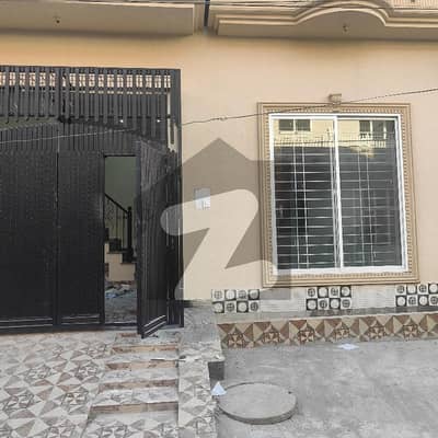 جوہر ٹاؤن لاہور میں 4 کمروں کا 5 مرلہ مکان 2.75 کروڑ میں برائے فروخت۔